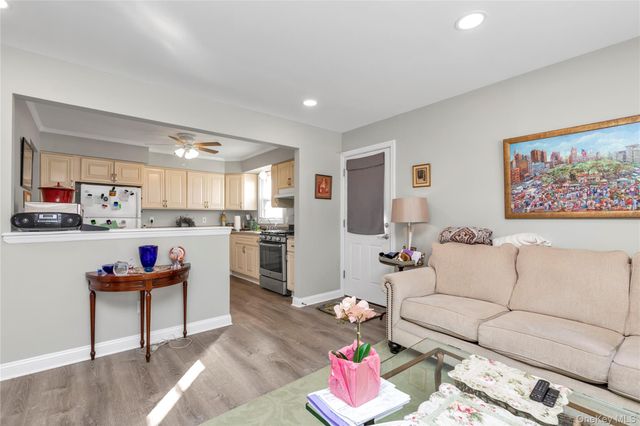 26 Lancaster Road, Island Park, NY 11558