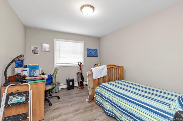 26 Lancaster Road, Island Park, NY 11558