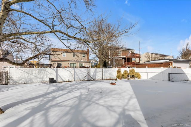 26 Lancaster Road, Island Park, NY 11558