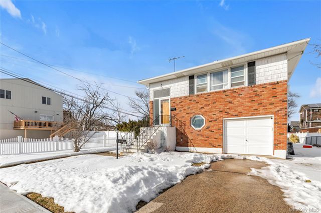 26 Lancaster Road, Island Park, NY 11558