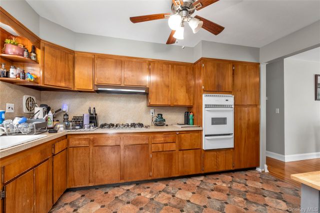 26 Lancaster Road, Island Park, NY 11558