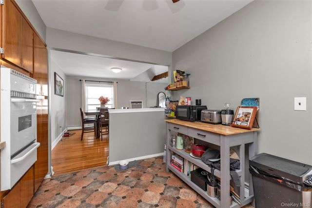 26 Lancaster Road, Island Park, NY 11558