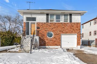 26 Lancaster Road, Island Park, NY 11558