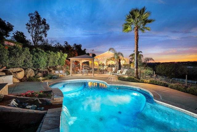 30073 Alta Mira Ln, Valley Center, CA 92082