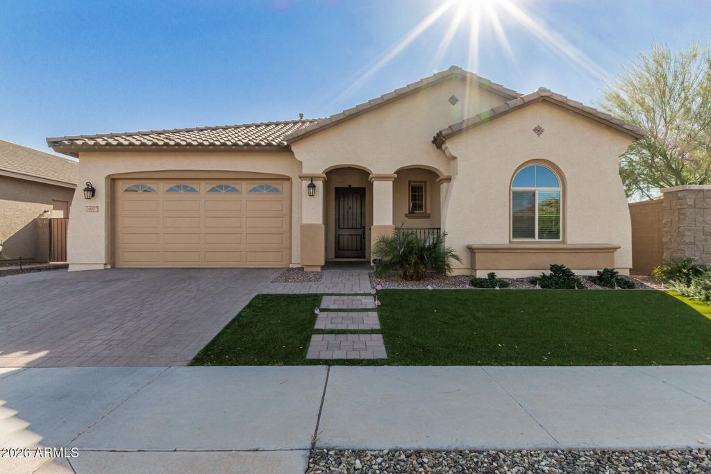 16007 W MONTANA DE ORO Drive, Surprise, AZ 85387