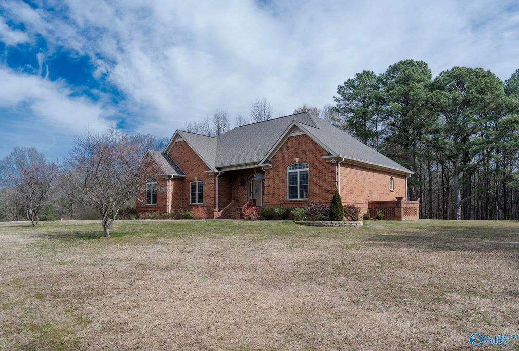 89 Lyle Circle, Somerville, AL 35670