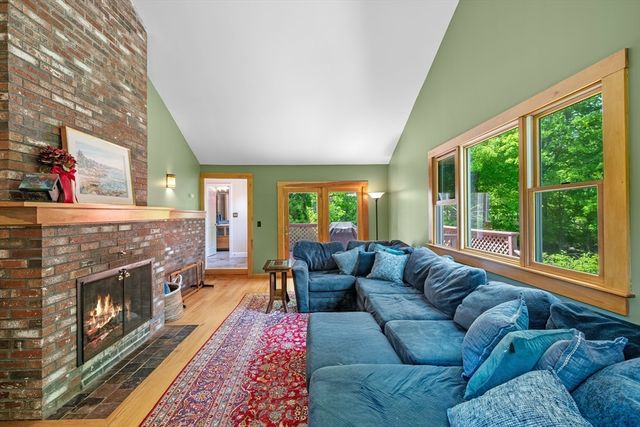 93 High St, Chelmsford, MA 01824