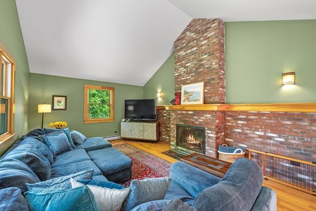93 High St, Chelmsford, MA 01824