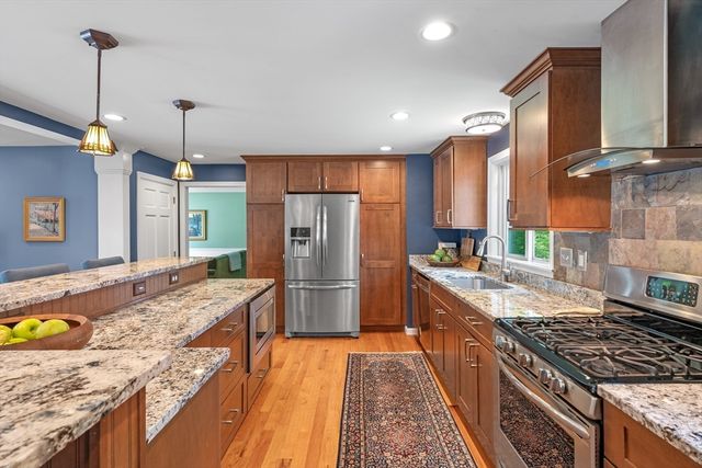 93 High St, Chelmsford, MA 01824