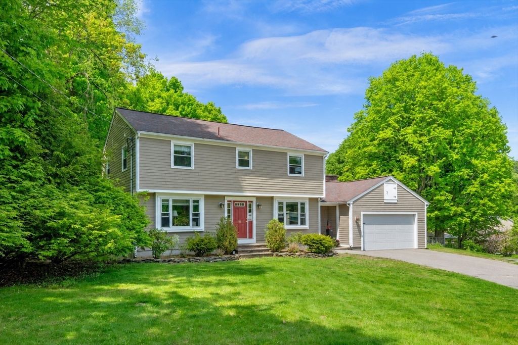 93 High St, Chelmsford, MA 01824