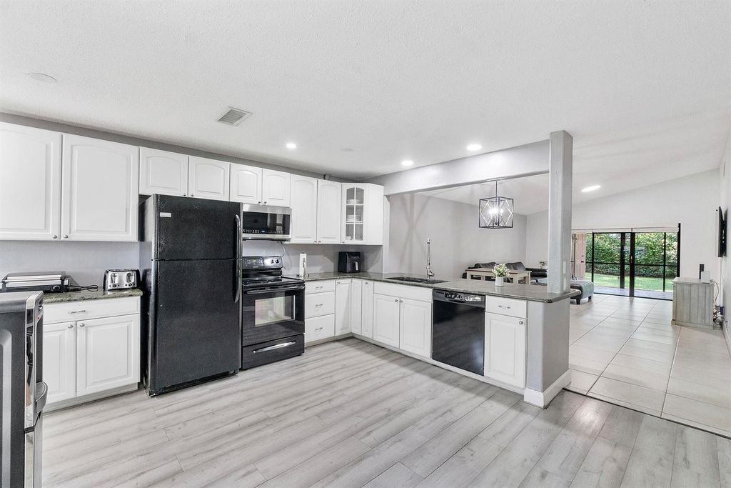 4148 Palm Forest Drive S, Delray Beach, FL 33445
