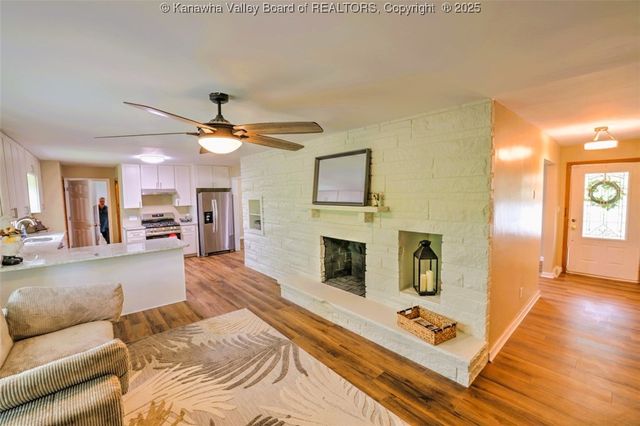 946 S Walnut Street, St Albans, WV 25177