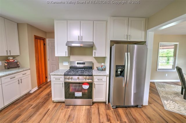 946 S Walnut Street, St Albans, WV 25177