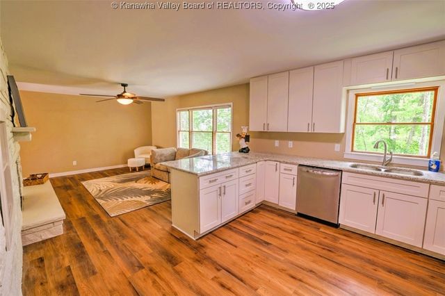 946 S Walnut Street, St Albans, WV 25177