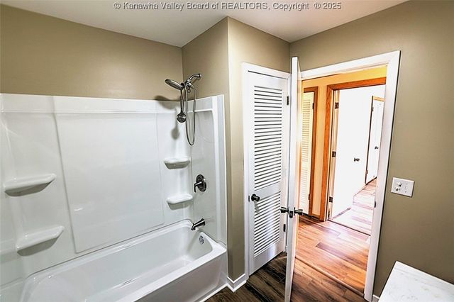 946 S Walnut Street, St Albans, WV 25177