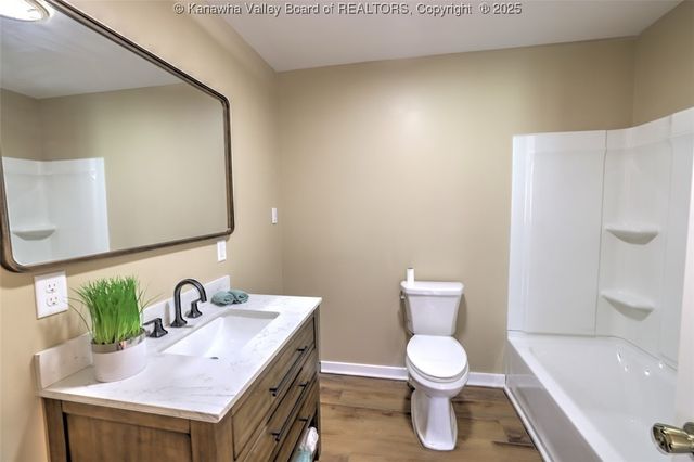 946 S Walnut Street, St Albans, WV 25177