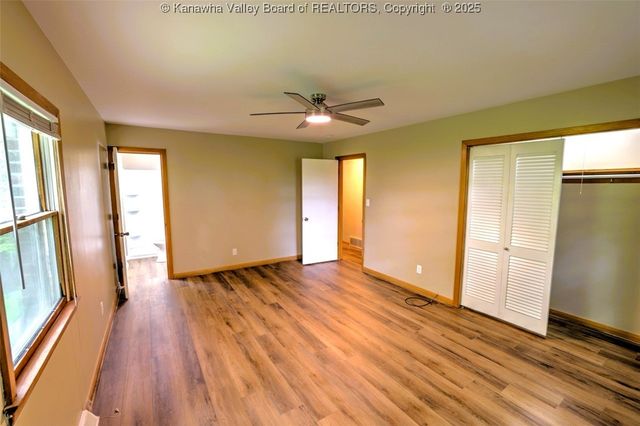 946 S Walnut Street, St Albans, WV 25177