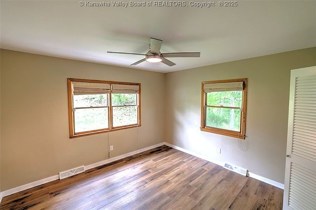 946 S Walnut Street, St Albans, WV 25177