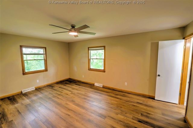 946 S Walnut Street, St Albans, WV 25177