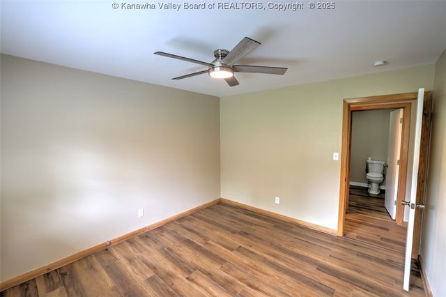 946 S Walnut Street, St Albans, WV 25177