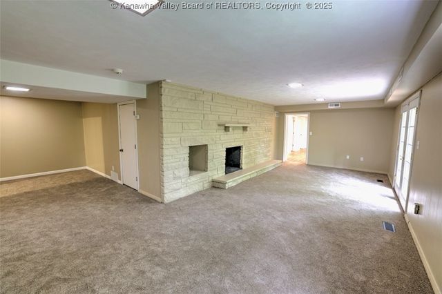 946 S Walnut Street, St Albans, WV 25177