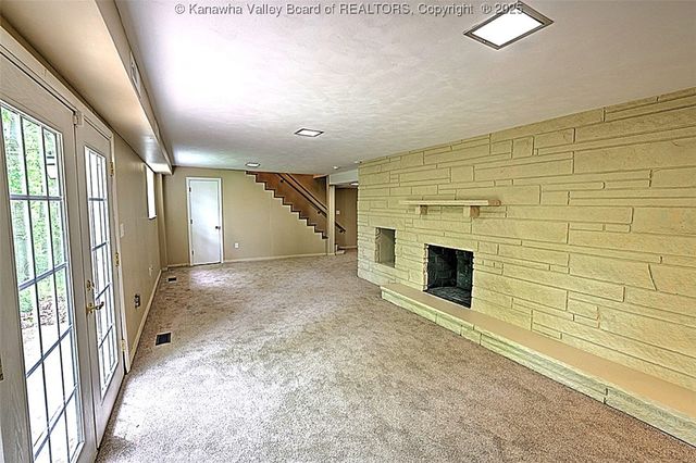 946 S Walnut Street, St Albans, WV 25177