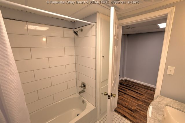 946 S Walnut Street, St Albans, WV 25177