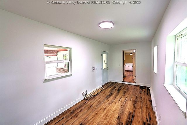 946 S Walnut Street, St Albans, WV 25177