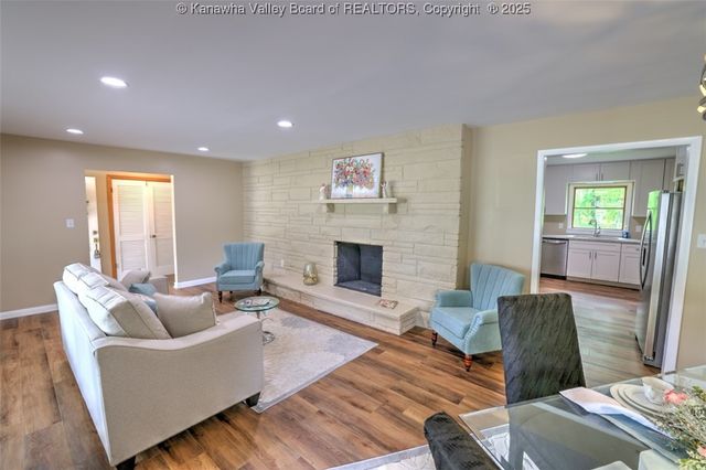 946 S Walnut Street, St Albans, WV 25177