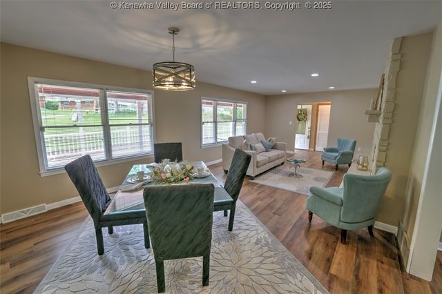 946 S Walnut Street, St Albans, WV 25177