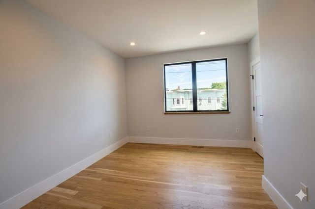 316 School St 1, Waltham, MA 02451