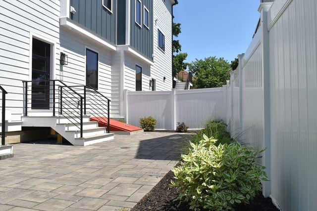 316 School St 1, Waltham, MA 02451