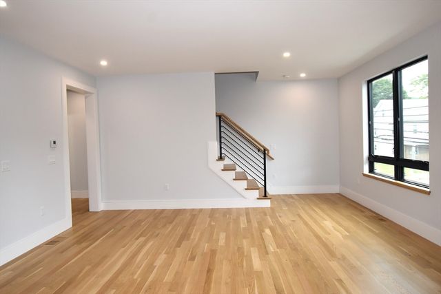 316 School St 1, Waltham, MA 02451