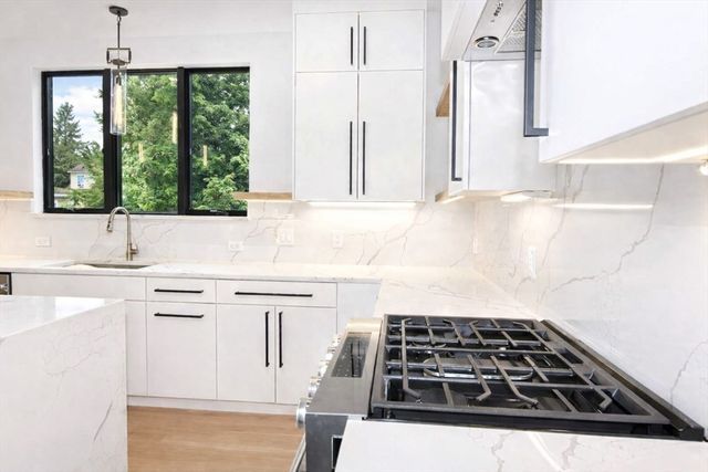 316 School St 1, Waltham, MA 02451
