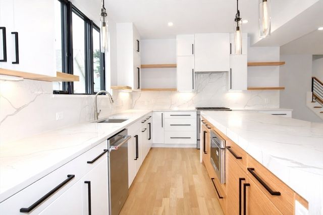 316 School St 1, Waltham, MA 02451