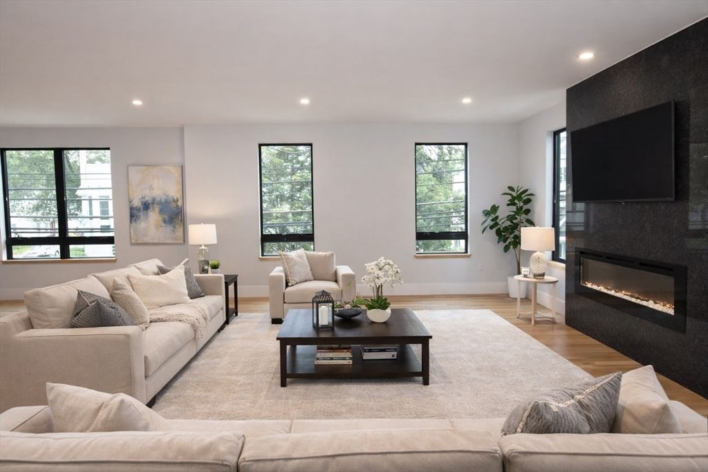 316 School St 1, Waltham, MA 02451