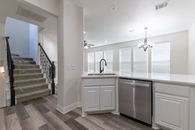 2645 Villa Di Lago 4, Grand Prairie, TX 75054