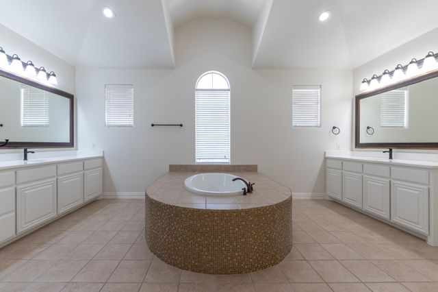 2645 Villa Di Lago 4, Grand Prairie, TX 75054
