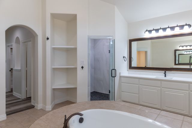 2645 Villa Di Lago 4, Grand Prairie, TX 75054
