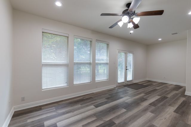2645 Villa Di Lago 4, Grand Prairie, TX 75054