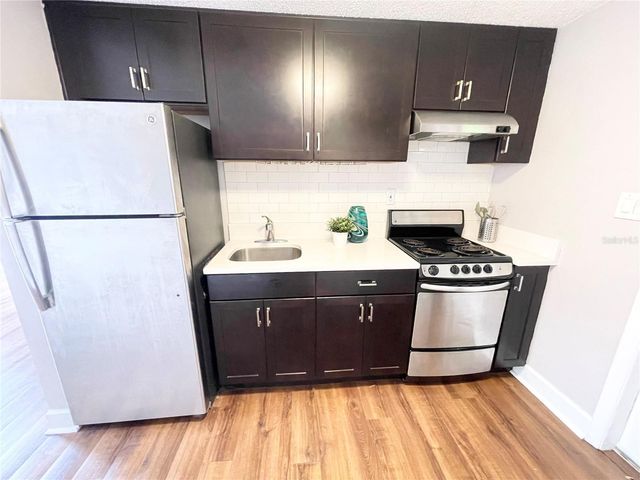 813 S FREEMONT AVENUE B, Tampa, FL 33606