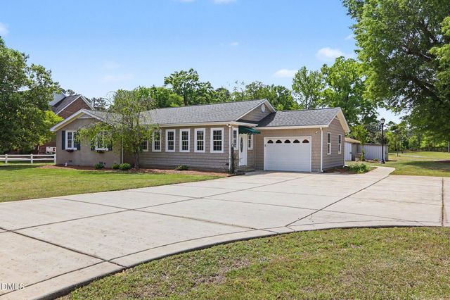 1782 Chicora Road, Dunn, NC 28334