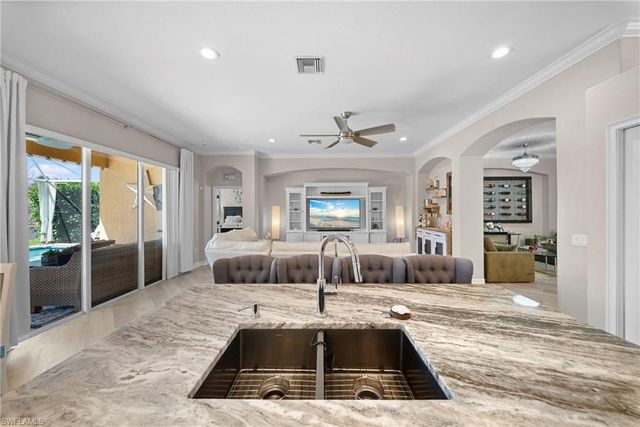 14321 Manchester DR, Naples, FL 34114