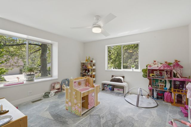 581 E HODS HOLLOW DR, Kaysville, UT 84037