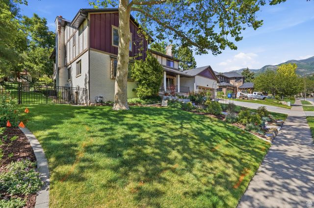 581 E HODS HOLLOW DR, Kaysville, UT 84037