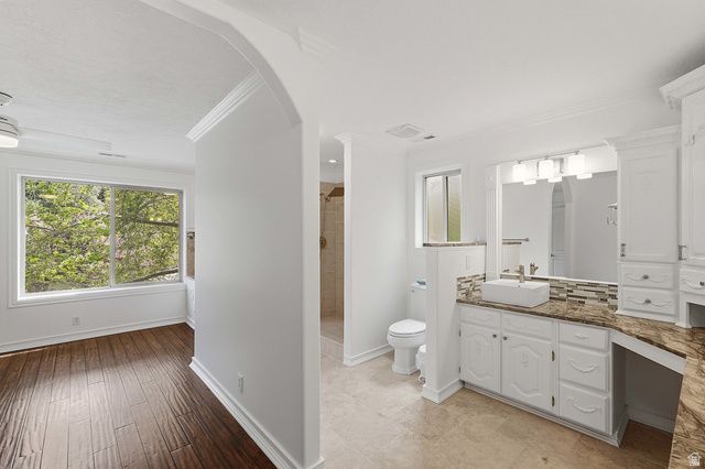 581 E HODS HOLLOW DR, Kaysville, UT 84037