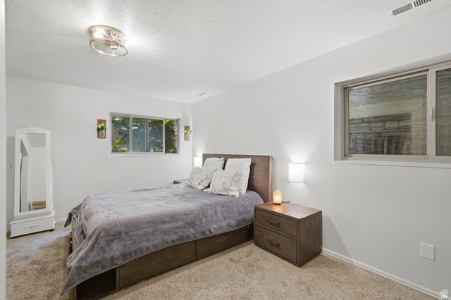 581 E HODS HOLLOW DR, Kaysville, UT 84037