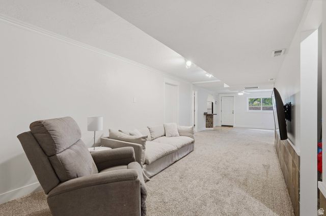 581 E HODS HOLLOW DR, Kaysville, UT 84037