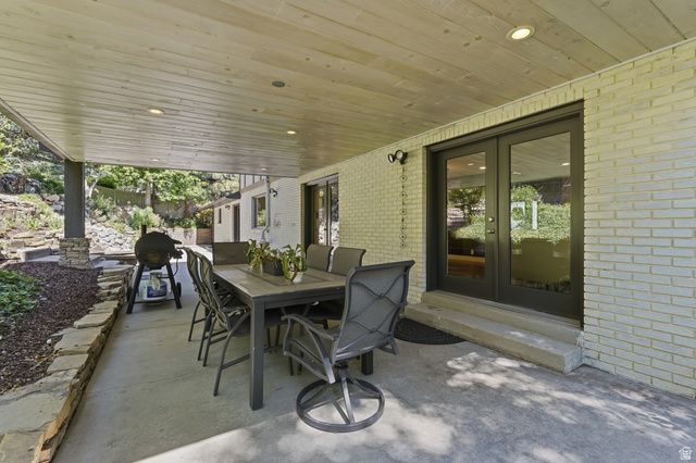 581 E HODS HOLLOW DR, Kaysville, UT 84037