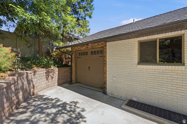 581 E HODS HOLLOW DR, Kaysville, UT 84037